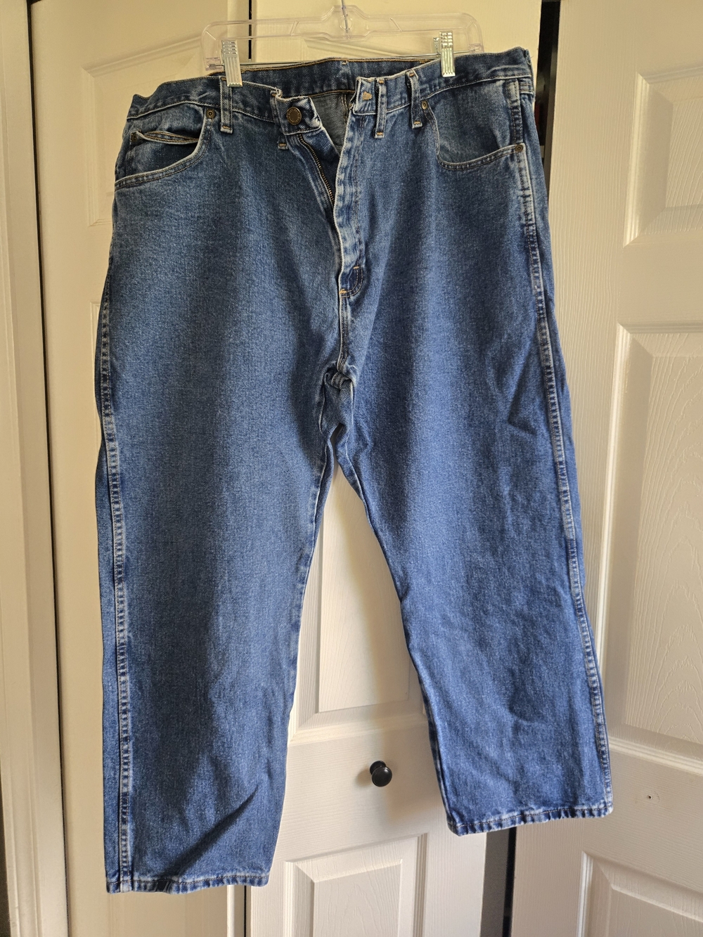 WRANGLER Relaxed Fit Classic Denim Jeans in Mid Blue 46X30